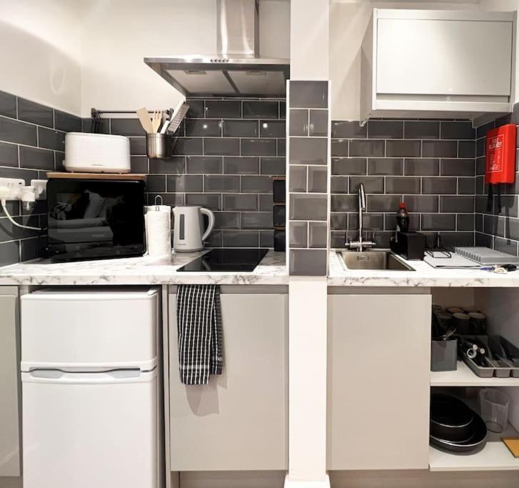Modern Studio In City Centre Саутхамптън Екстериор снимка